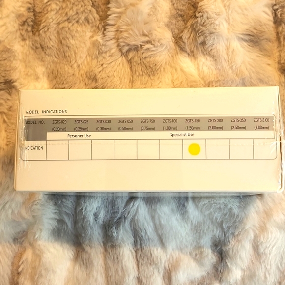 DermaSkin Beauty - 1.50mm roller * Vitamin C Serum * Antibacterial Cleanser - Picture 3 of 9